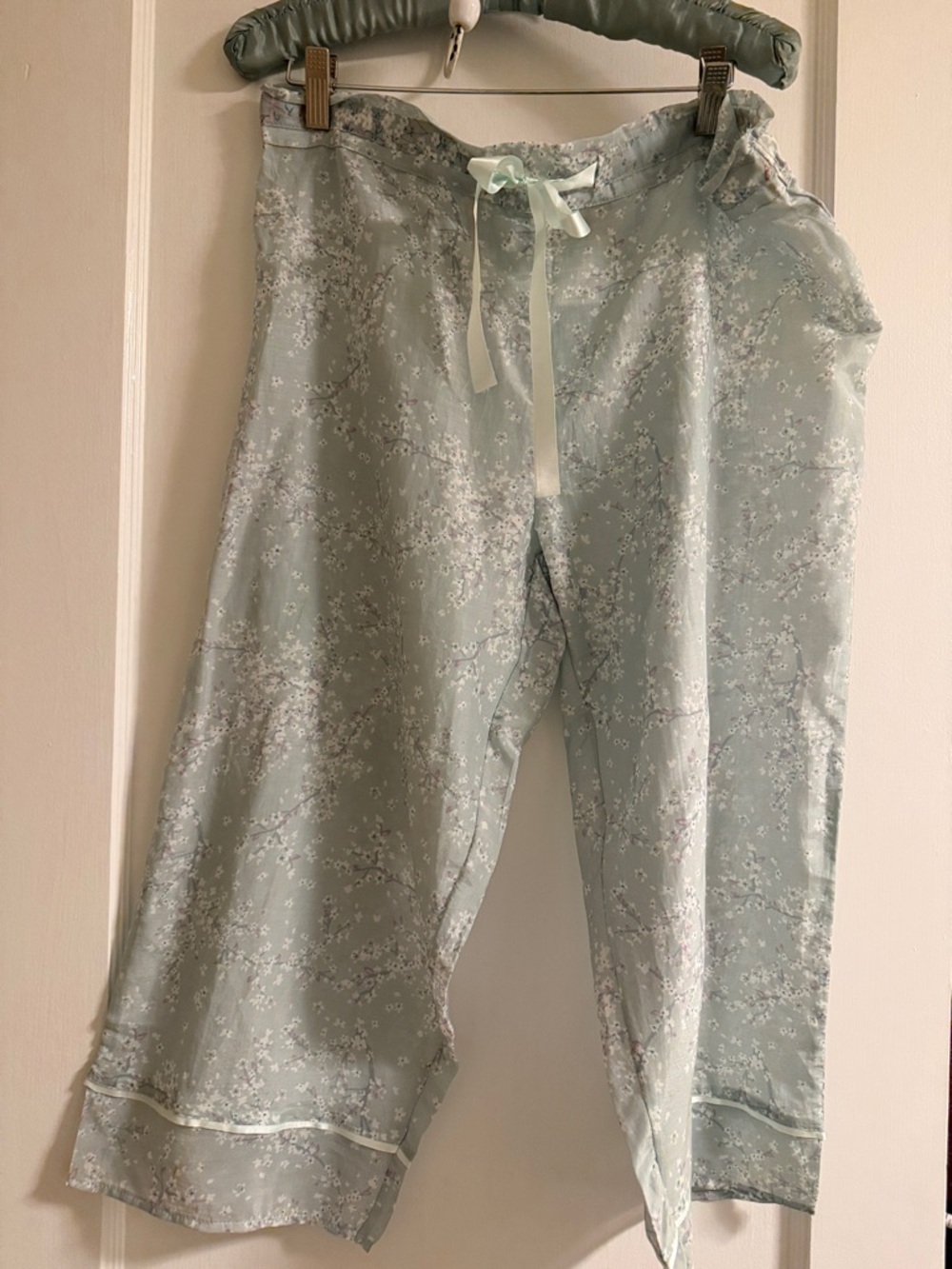 Cheri Blossom Sage Crop Pajama Set size large (hard to find) - Picture 11 of 16